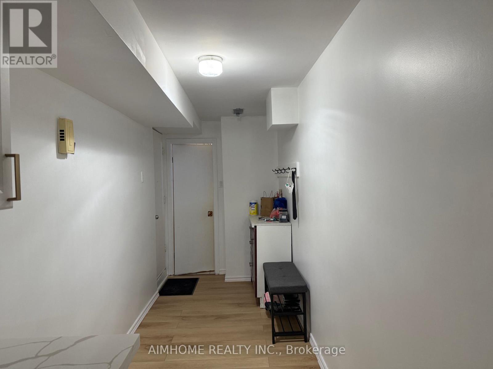72 La Rose Avenue, Toronto, Ontario  M9P 1B1 - Photo 12 - W12467331