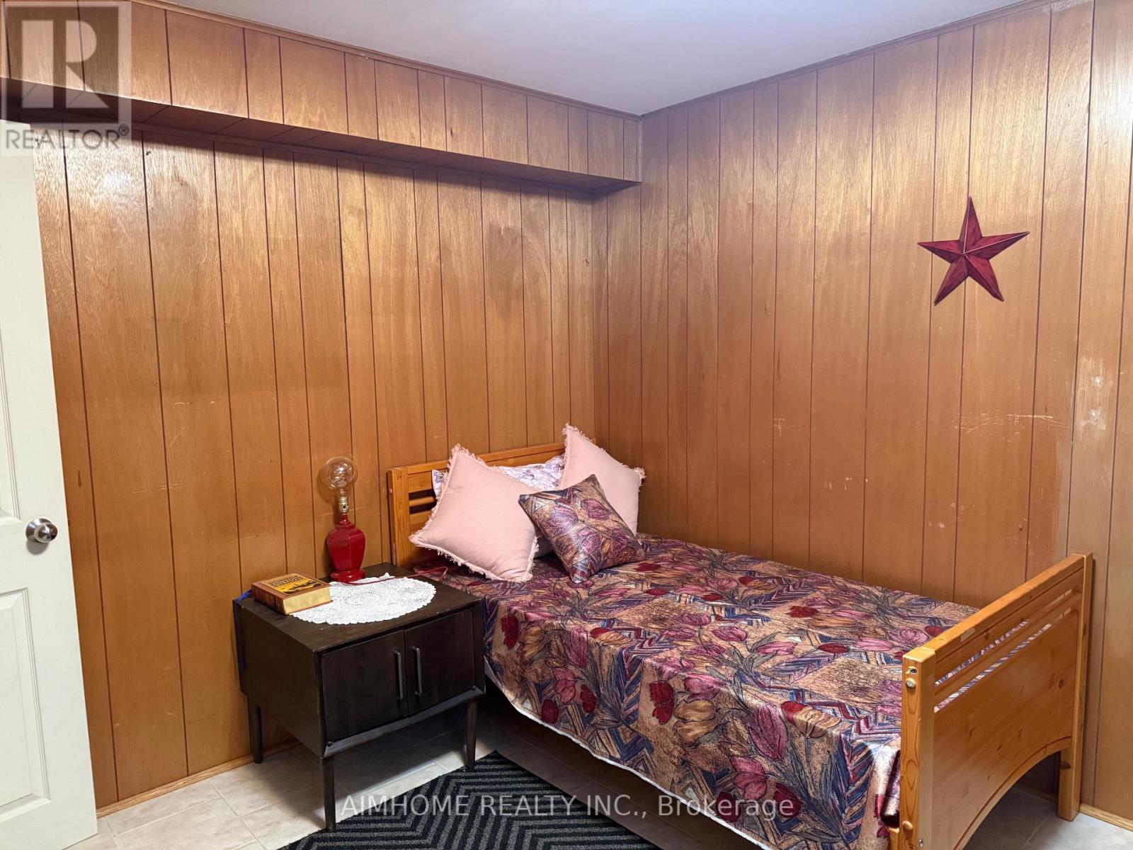 72 La Rose Avenue, Toronto, Ontario  M9P 1B1 - Photo 5 - W12467331