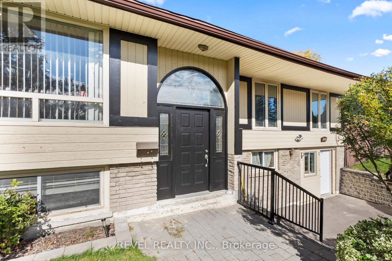 441 Crestwood Dr Drive N, Oshawa, Ontario  L1G 2R4 - Photo 2 - E12467358