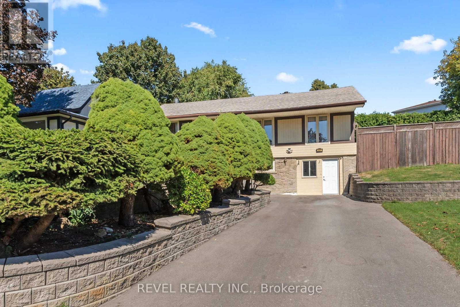 441 Crestwood Dr Drive N, Oshawa, Ontario  L1G 2R4 - Photo 3 - E12467358