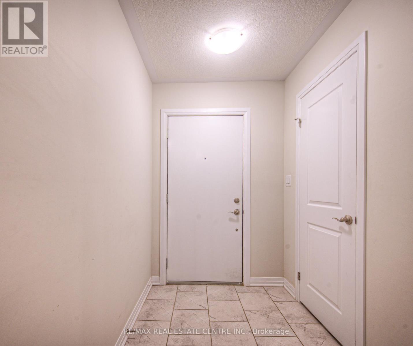 119 - 23 Valencia Avenue E, Kitchener, Ontario  N2R 0R7 - Photo 5 - X12467330