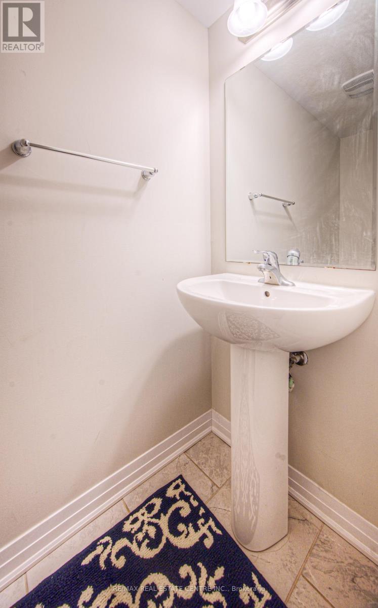 119 - 23 Valencia Avenue E, Kitchener, Ontario  N2R 0R7 - Photo 7 - X12467330