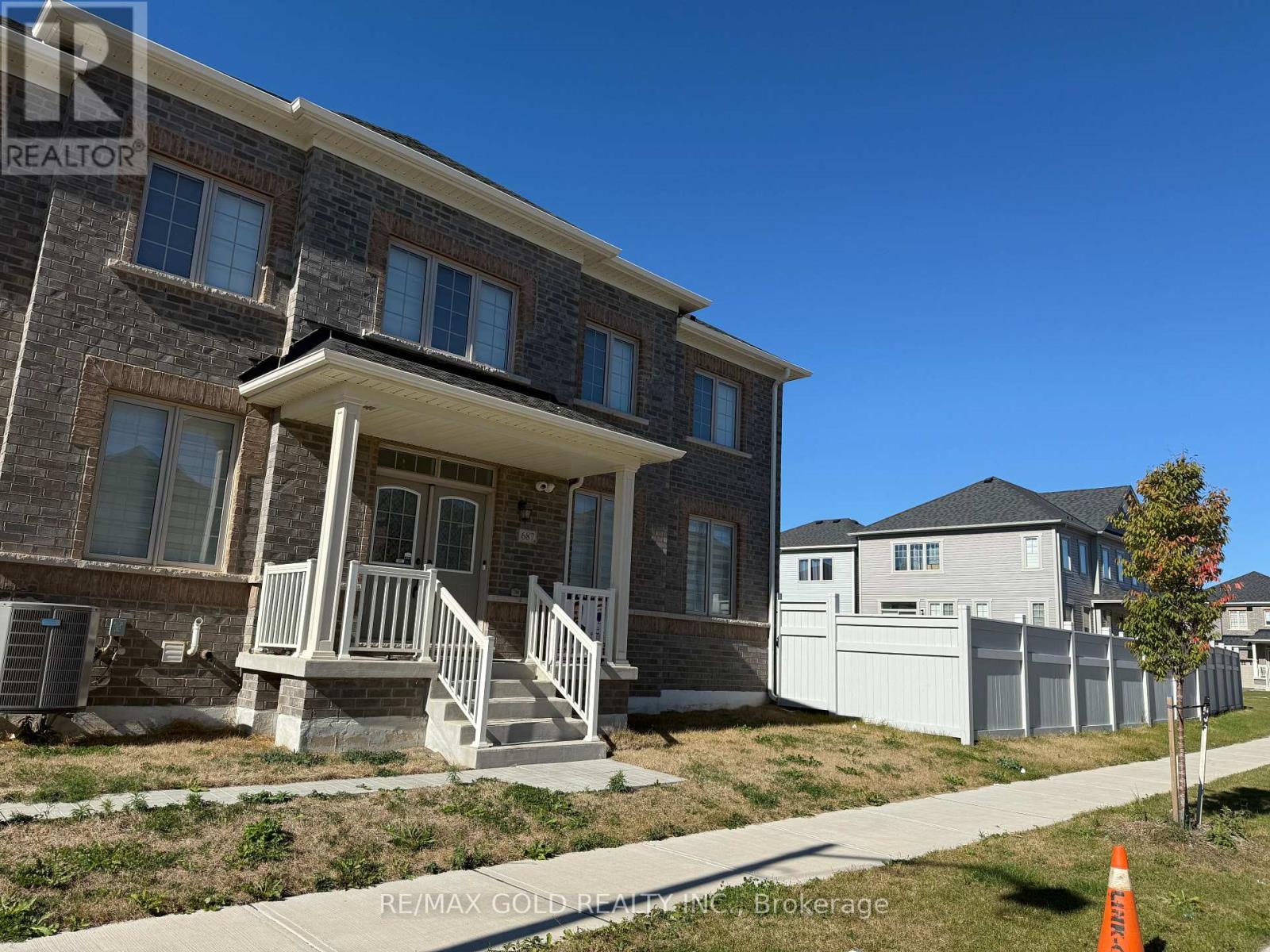 687 Anishinaabe Drive, Shelburne, Ontario  L6V 3Y5 - Photo 3 - X12467332