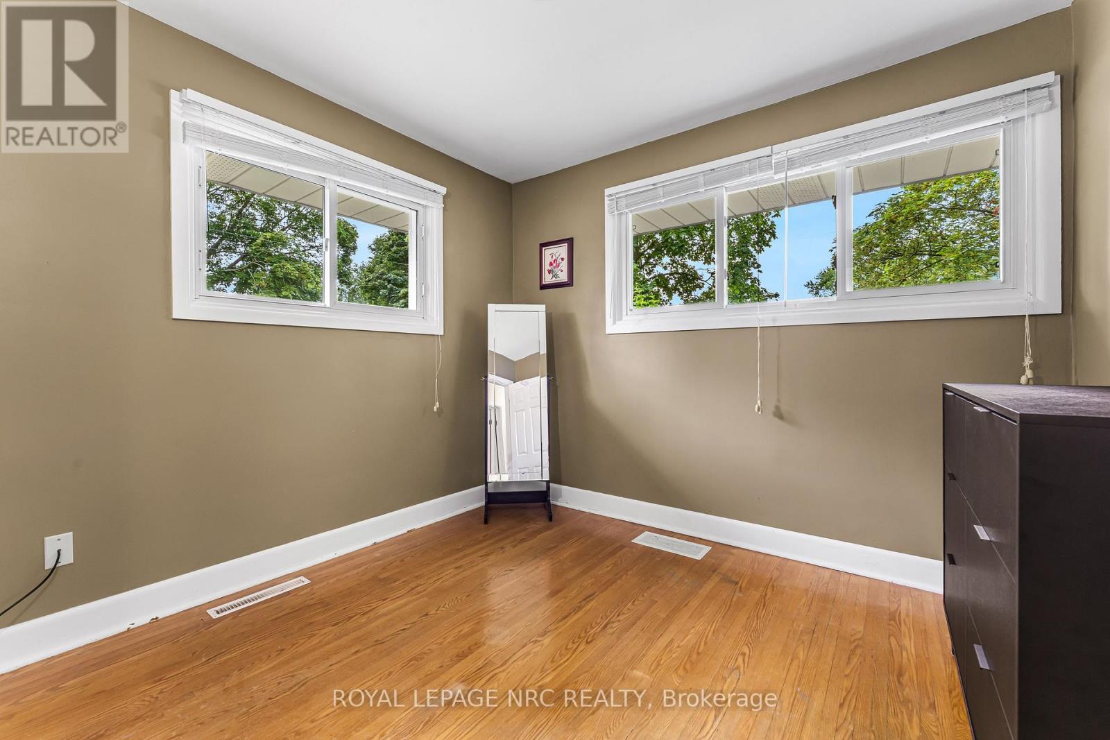 6 Maplewood Drive, St. Catharines, Ontario  L2M 3P1 - Photo 21 - X12467347