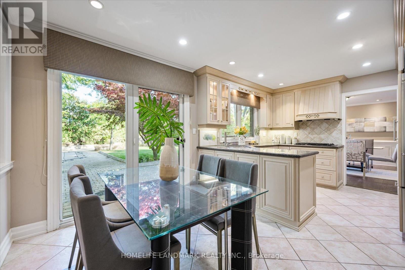 3 Old English Lane, Markham, Ontario  L3T 2T8 - Photo 10 - N12467360