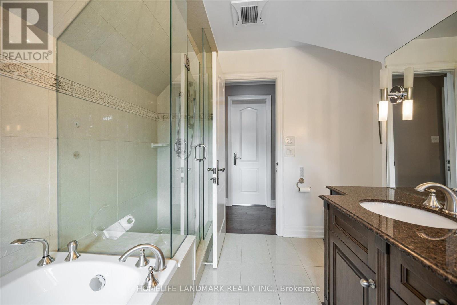 3 Old English Lane, Markham, Ontario  L3T 2T8 - Photo 25 - N12467360
