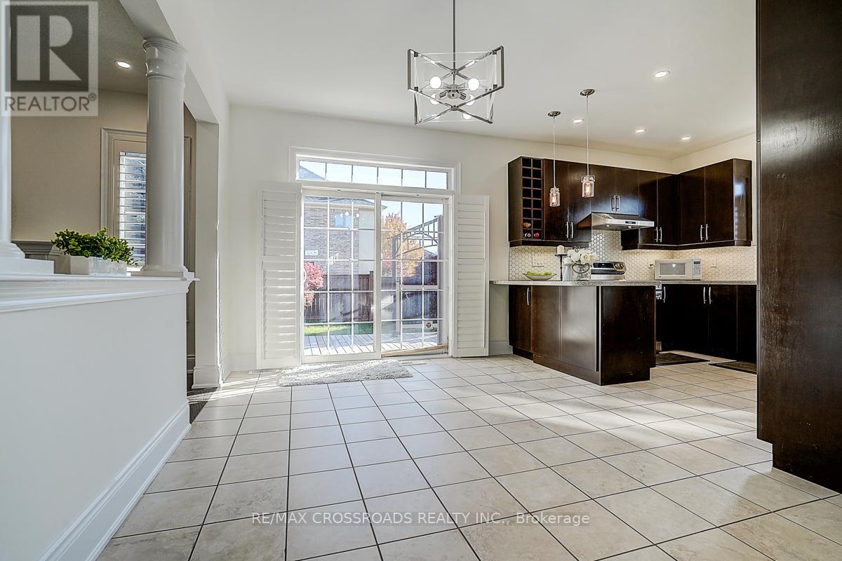 619 Fernbank Road, Newmarket, Ontario  L3X 3E4 - Photo 13 - N12467361