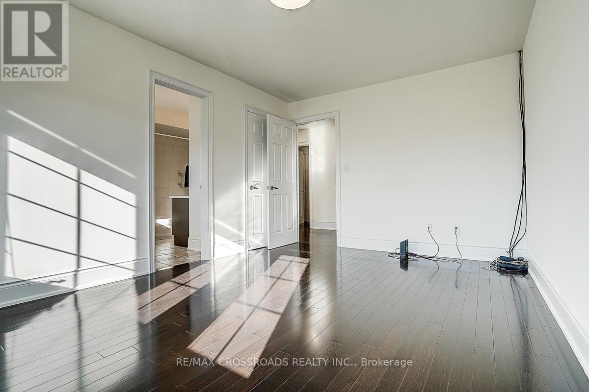 619 Fernbank Road, Newmarket, Ontario  L3X 3E4 - Photo 37 - N12467361
