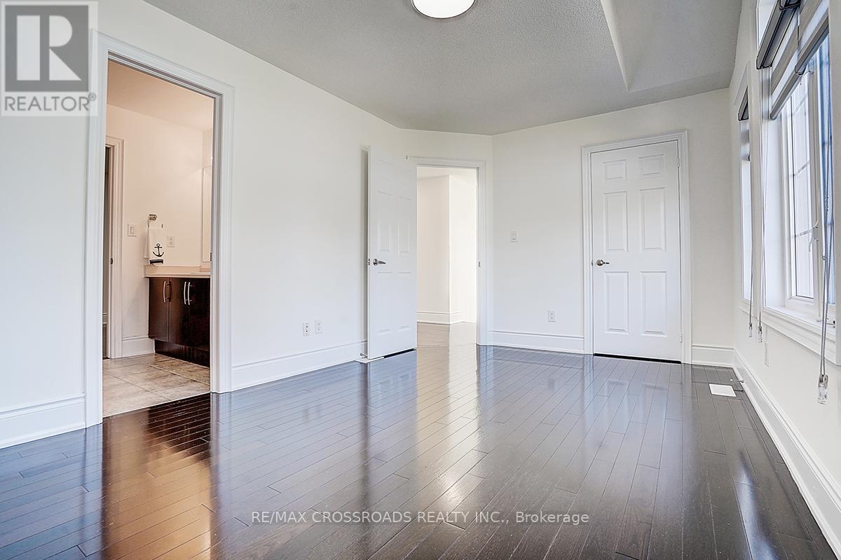 619 Fernbank Road, Newmarket, Ontario  L3X 3E4 - Photo 39 - N12467361