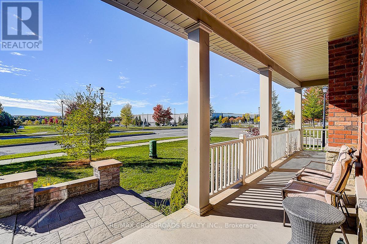 619 Fernbank Road, Newmarket, Ontario  L3X 3E4 - Photo 4 - N12467361