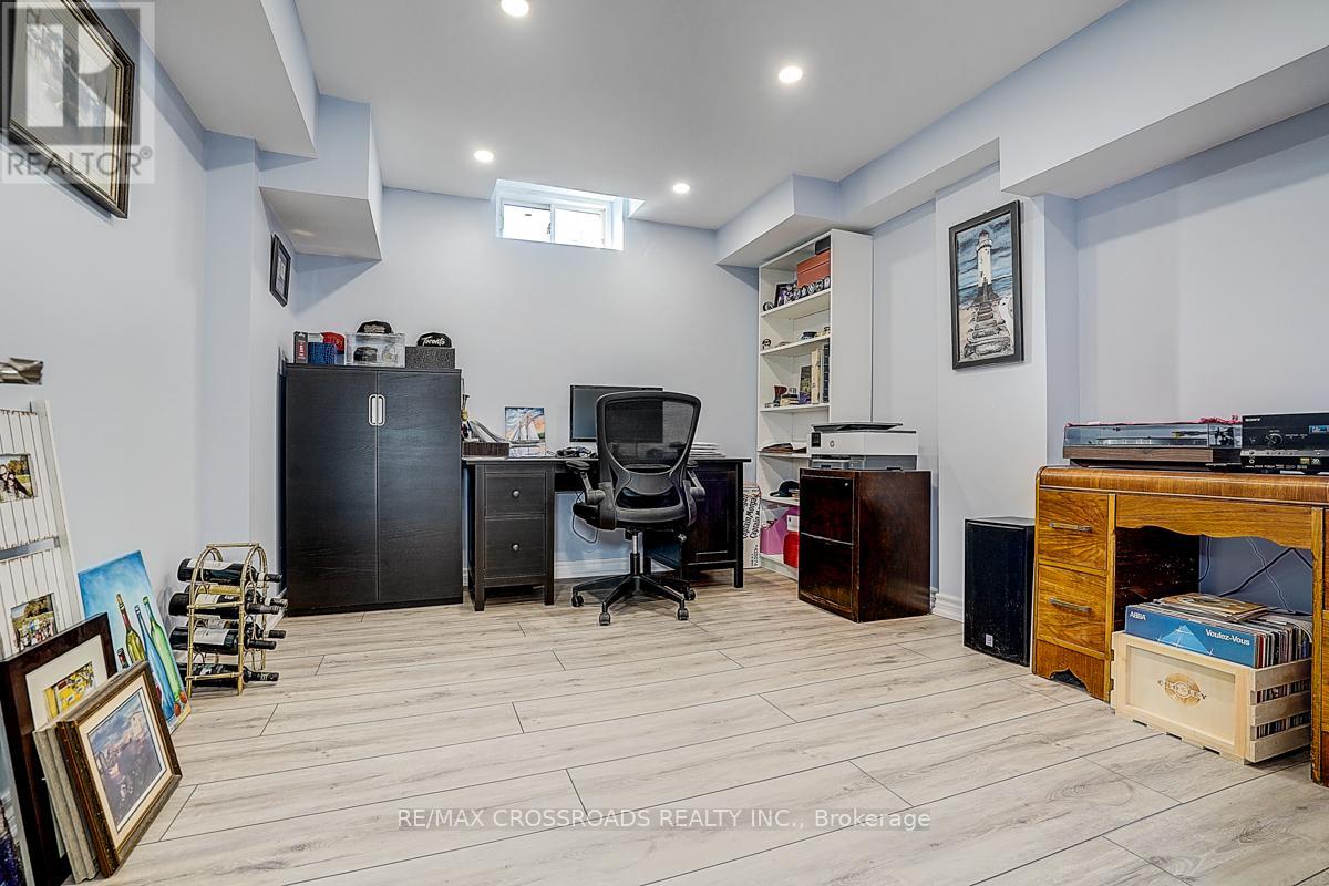 619 Fernbank Road, Newmarket, Ontario  L3X 3E4 - Photo 44 - N12467361
