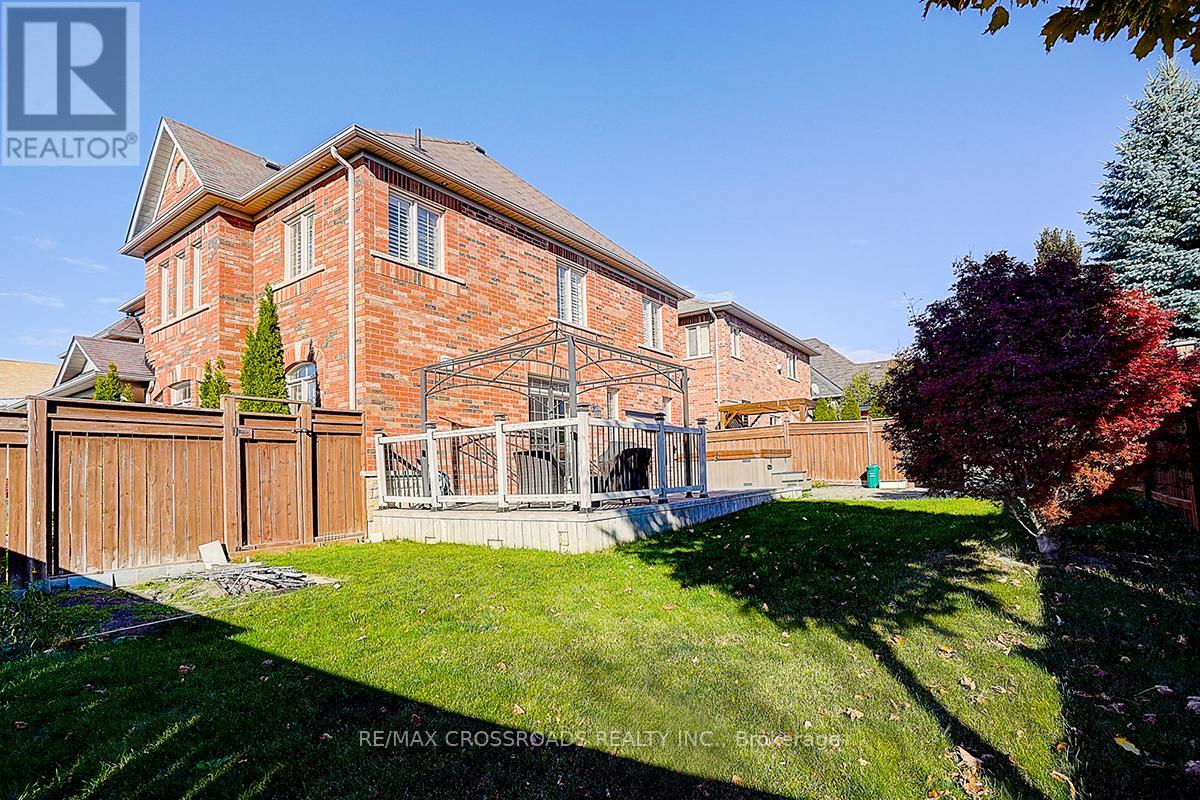 619 Fernbank Road, Newmarket, Ontario  L3X 3E4 - Photo 49 - N12467361