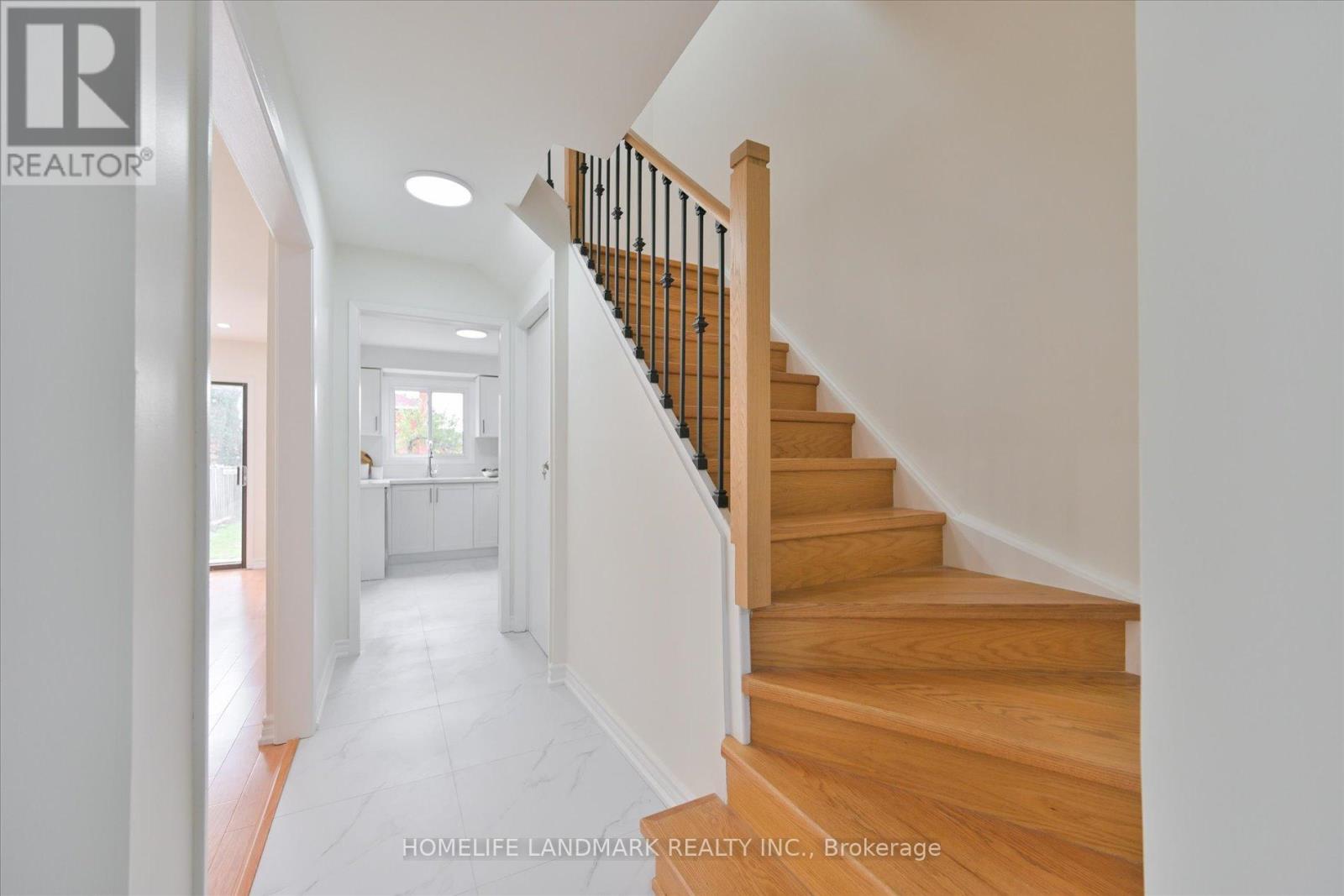 208 Woodhall Road, Markham, Ontario  L3S 1N3 - Photo 6 - N12467366