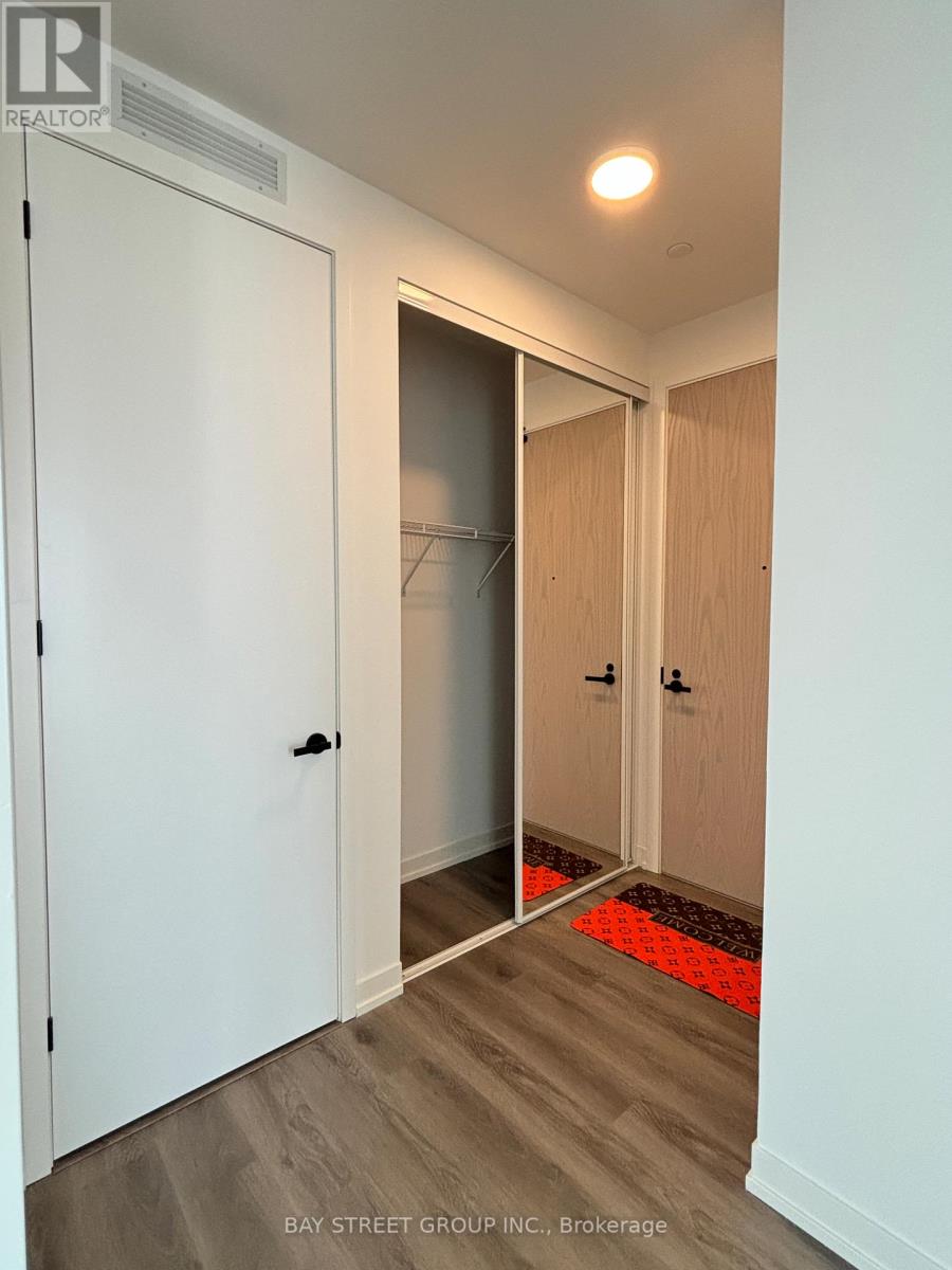4612 - 28 Interchange Way, Vaughan, Ontario  L4K 0P8 - Photo 11 - N12467368