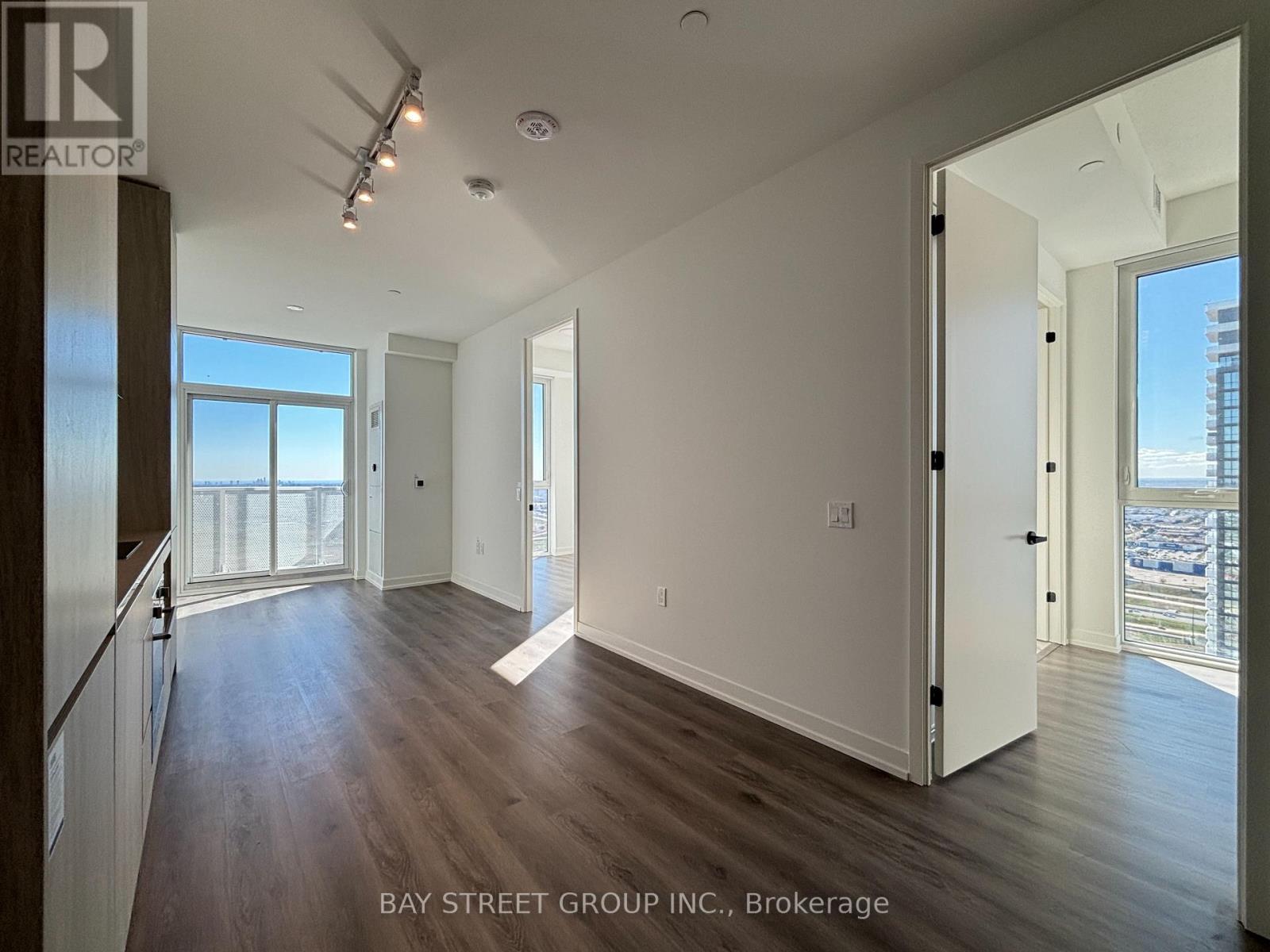 4612 - 28 Interchange Way, Vaughan, Ontario  L4K 0P8 - Photo 13 - N12467368