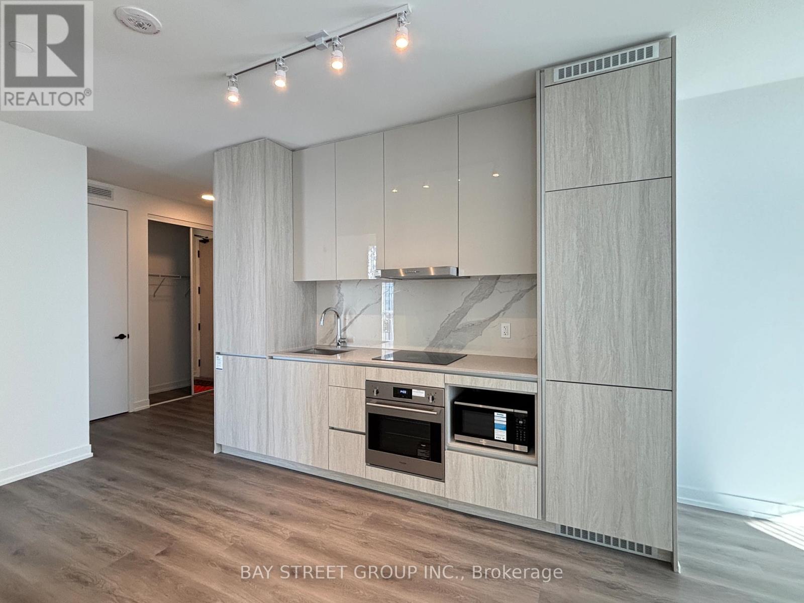 4612 - 28 Interchange Way, Vaughan, Ontario  L4K 0P8 - Photo 15 - N12467368
