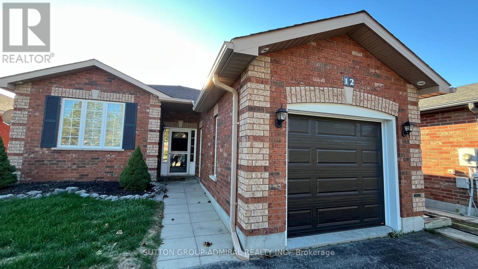 UPPER - 12 REVELSTOKE COURT, Barrie, Ontario