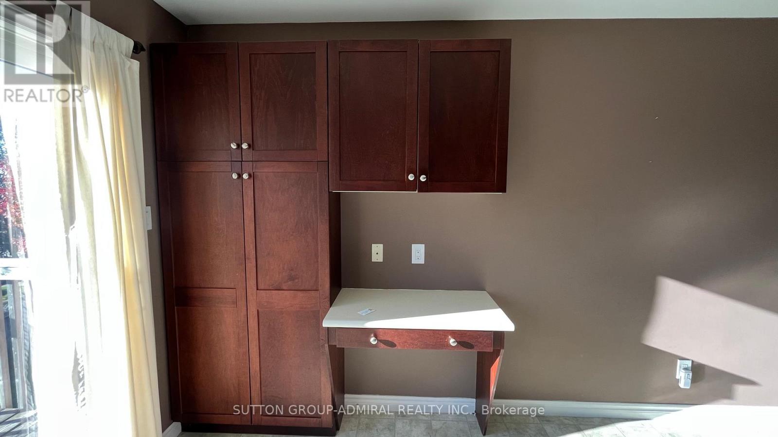 Upper - 12 Revelstoke Court, Barrie, Ontario  L4N 8X7 - Photo 6 - S12467356