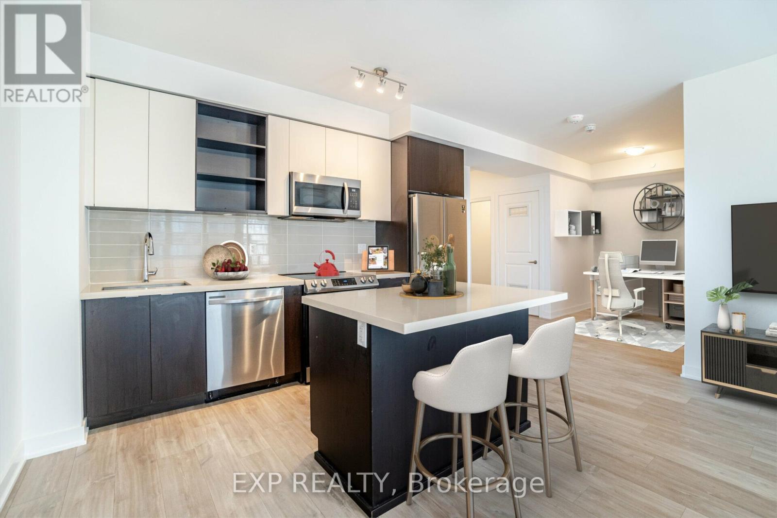 1707 - 4675 Metcalfe Avenue, Mississauga, Ontario  L5M 0Z7 - Photo 2 - W12467363