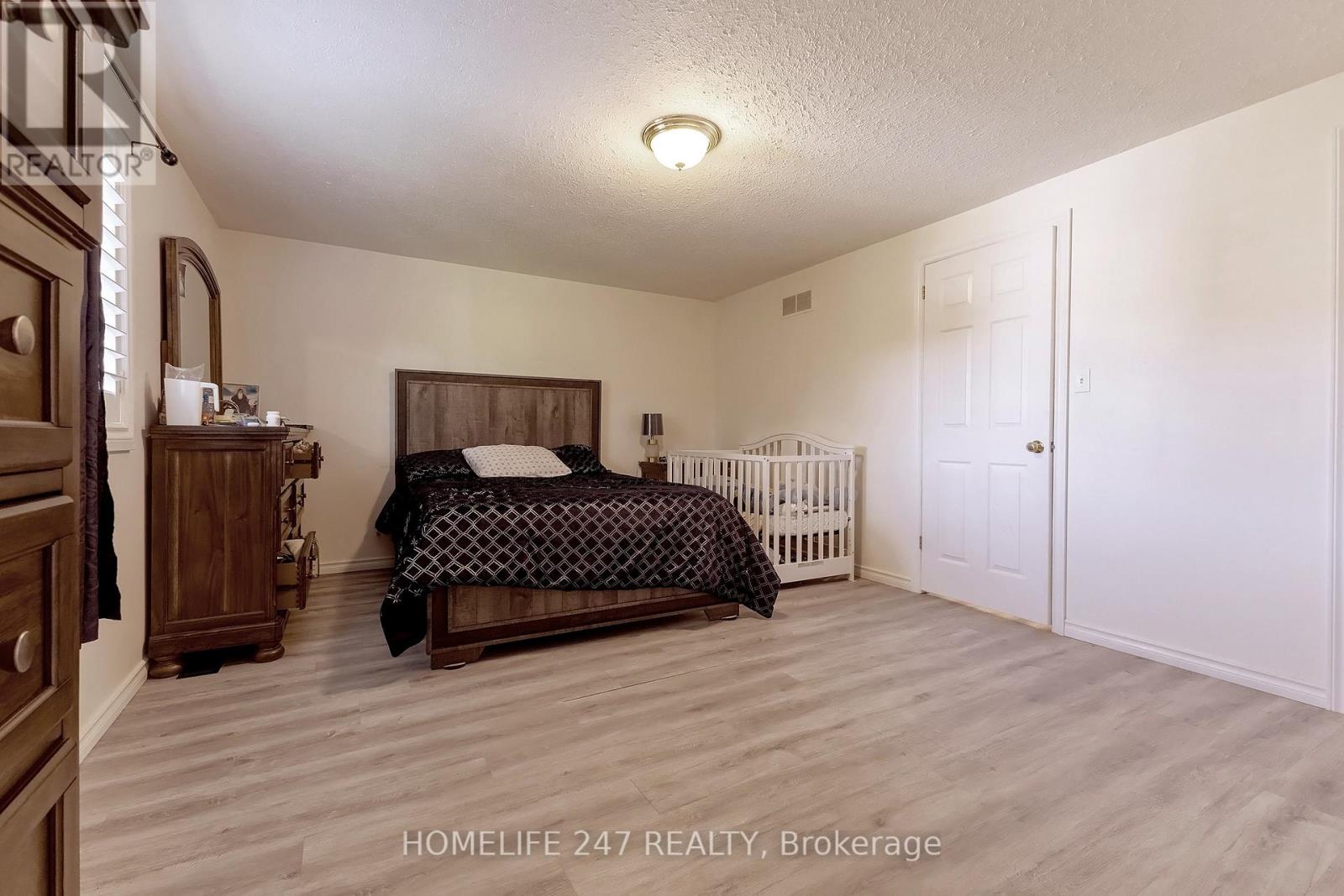 5 - 31 Schroder Crescent, Guelph, Ontario  N1E 7M6 - Photo 16 - X12467364