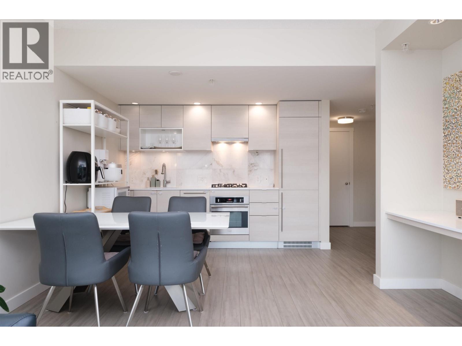 306 602 COMO LAKE AVENUE, Coquitlam, British Columbia