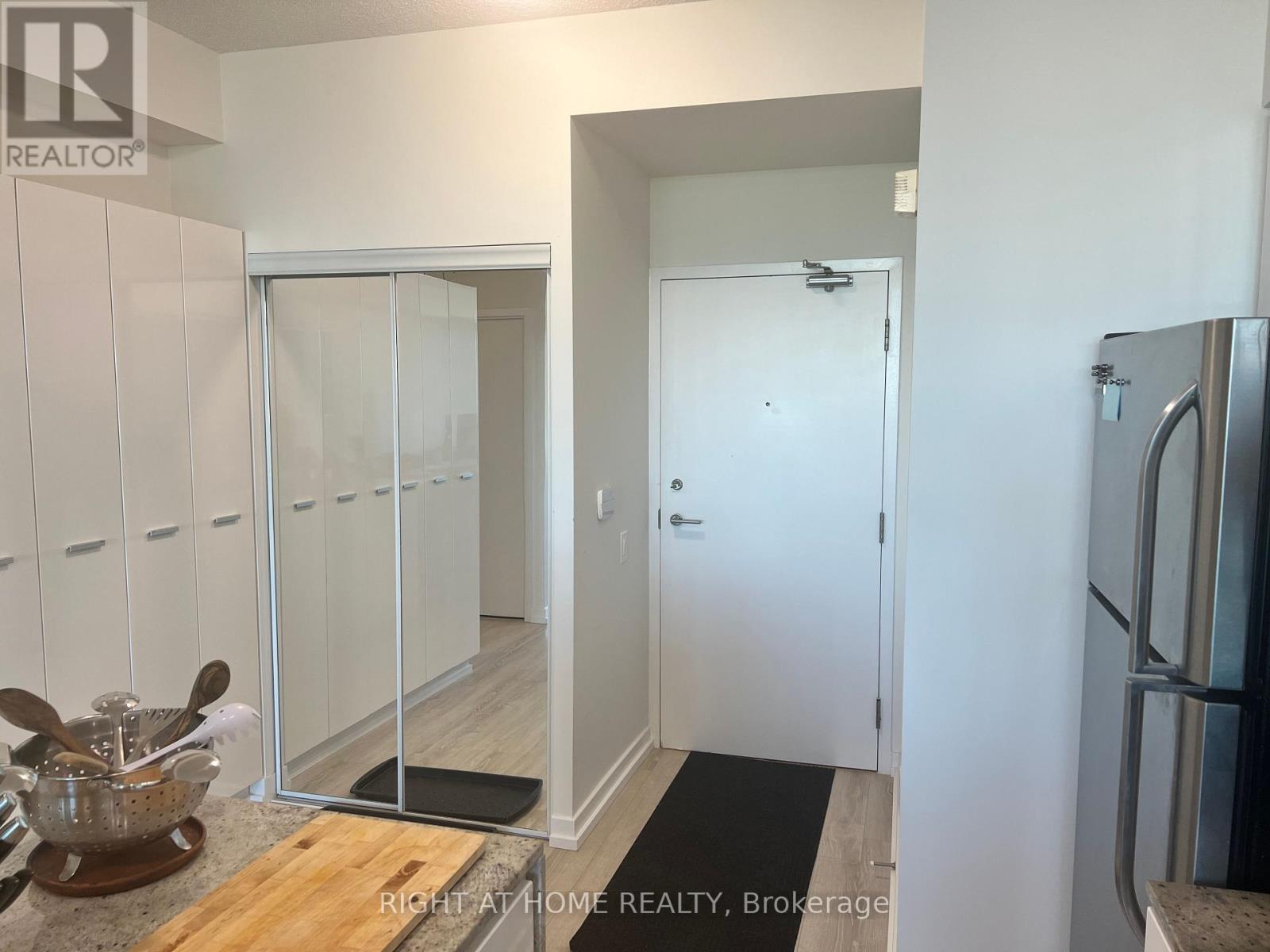 2101 - 33 Singer Court, Toronto, Ontario  M2K 0B4 - Photo 2 - C12467382