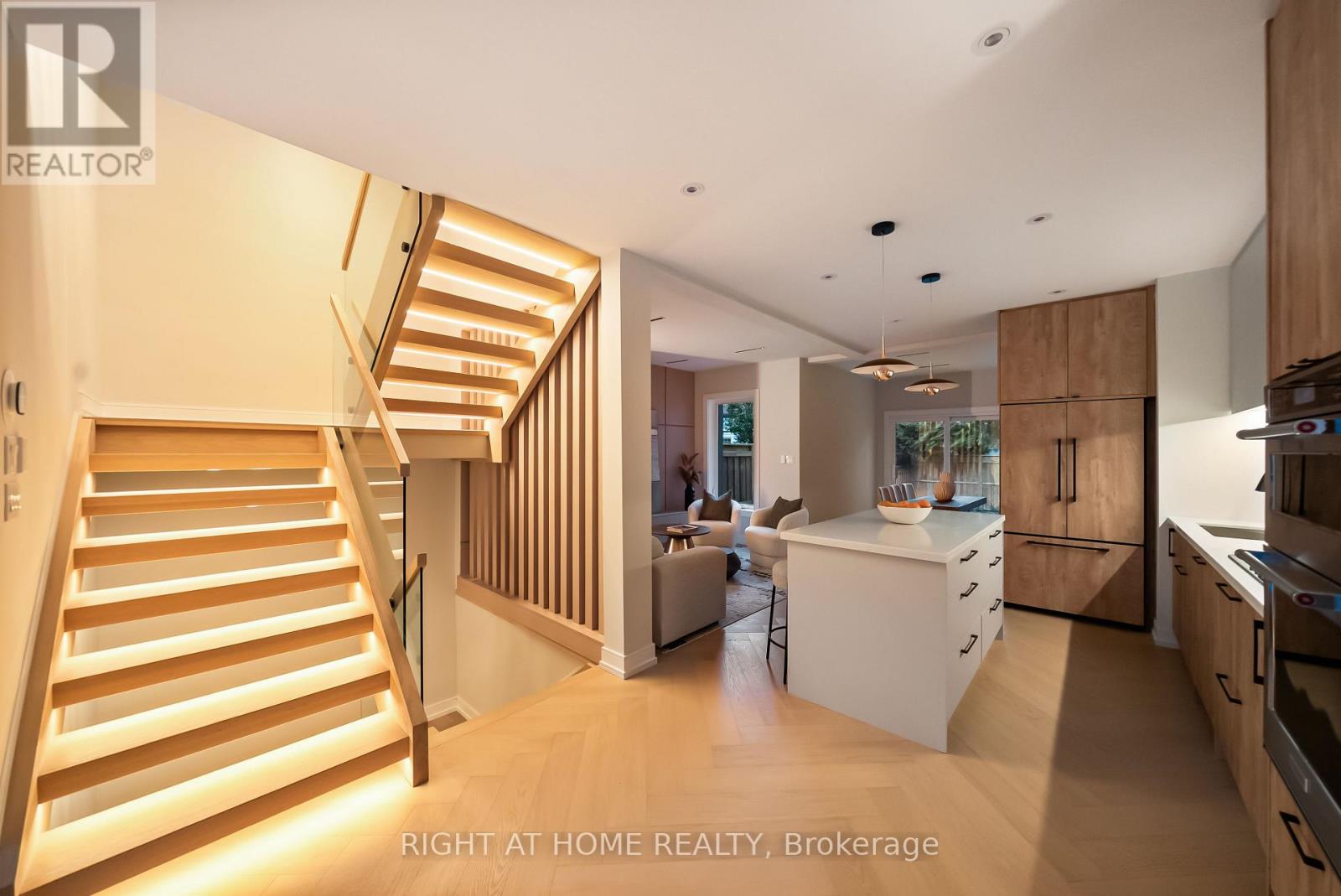 98 Dixon Avenue, Toronto, Ontario  M4L 1N7 - Photo 11 - E12467383