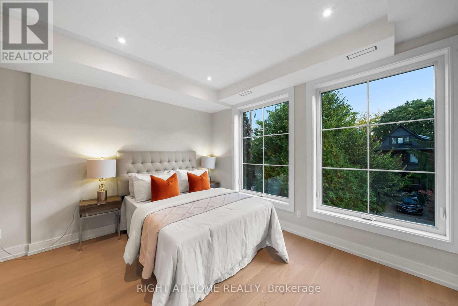 98 Dixon Avenue, Toronto, Ontario  M4L 1N7 - Photo 20 - E12467383