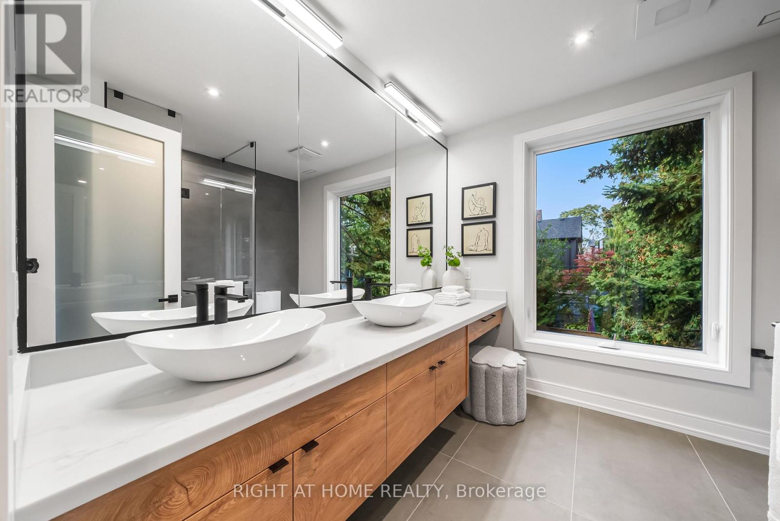 98 Dixon Avenue, Toronto, Ontario  M4L 1N7 - Photo 26 - E12467383