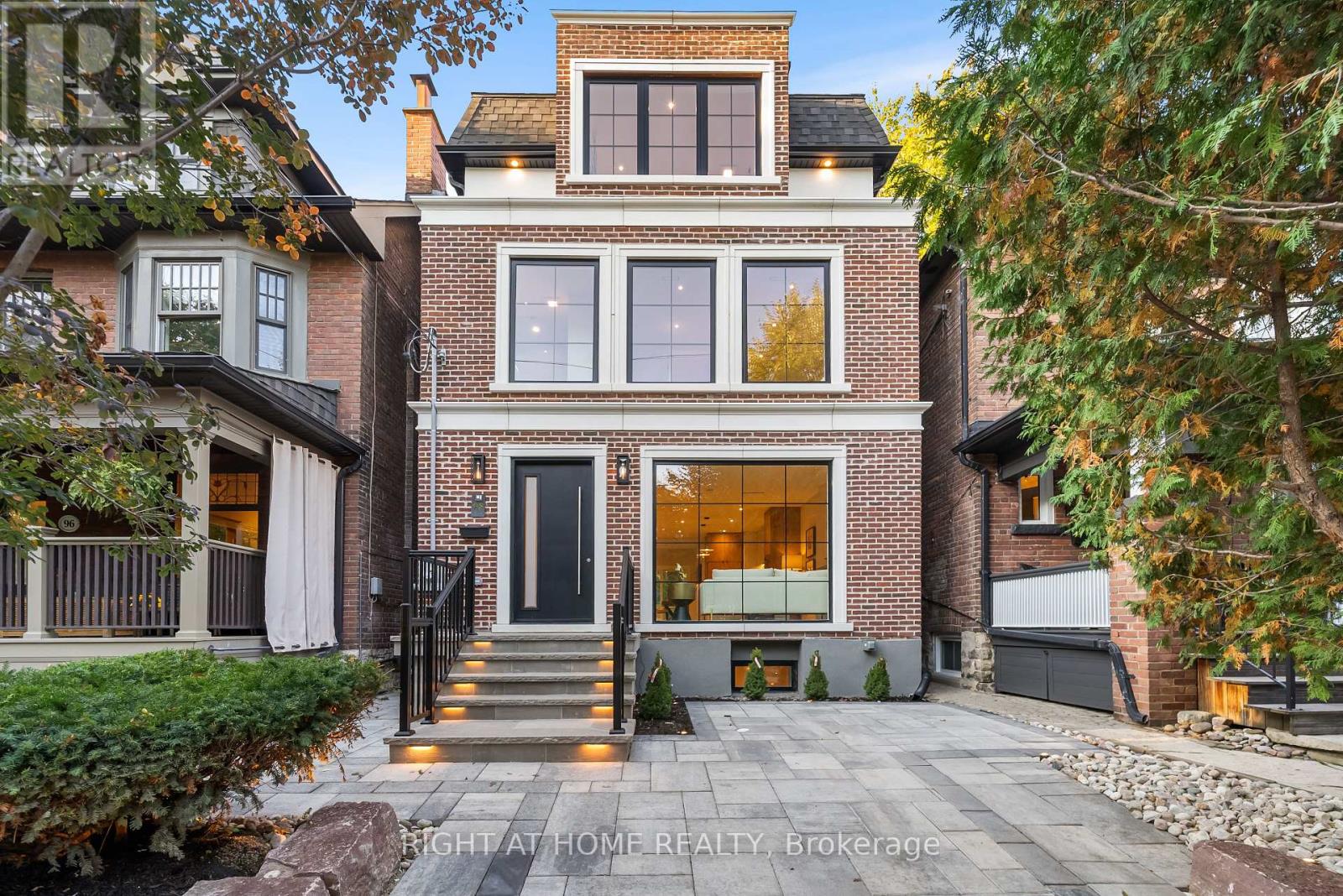 98 Dixon Avenue, Toronto, Ontario  M4L 1N7 - Photo 4 - E12467383