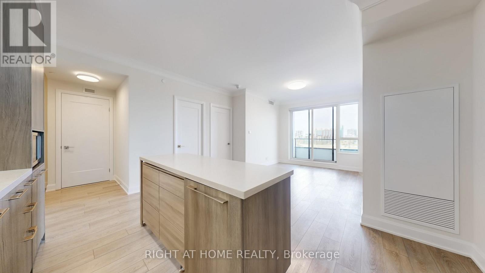 807 - 38 Water Walk Drive, Markham, Ontario  L3R 6M8 - Photo 11 - N12467385