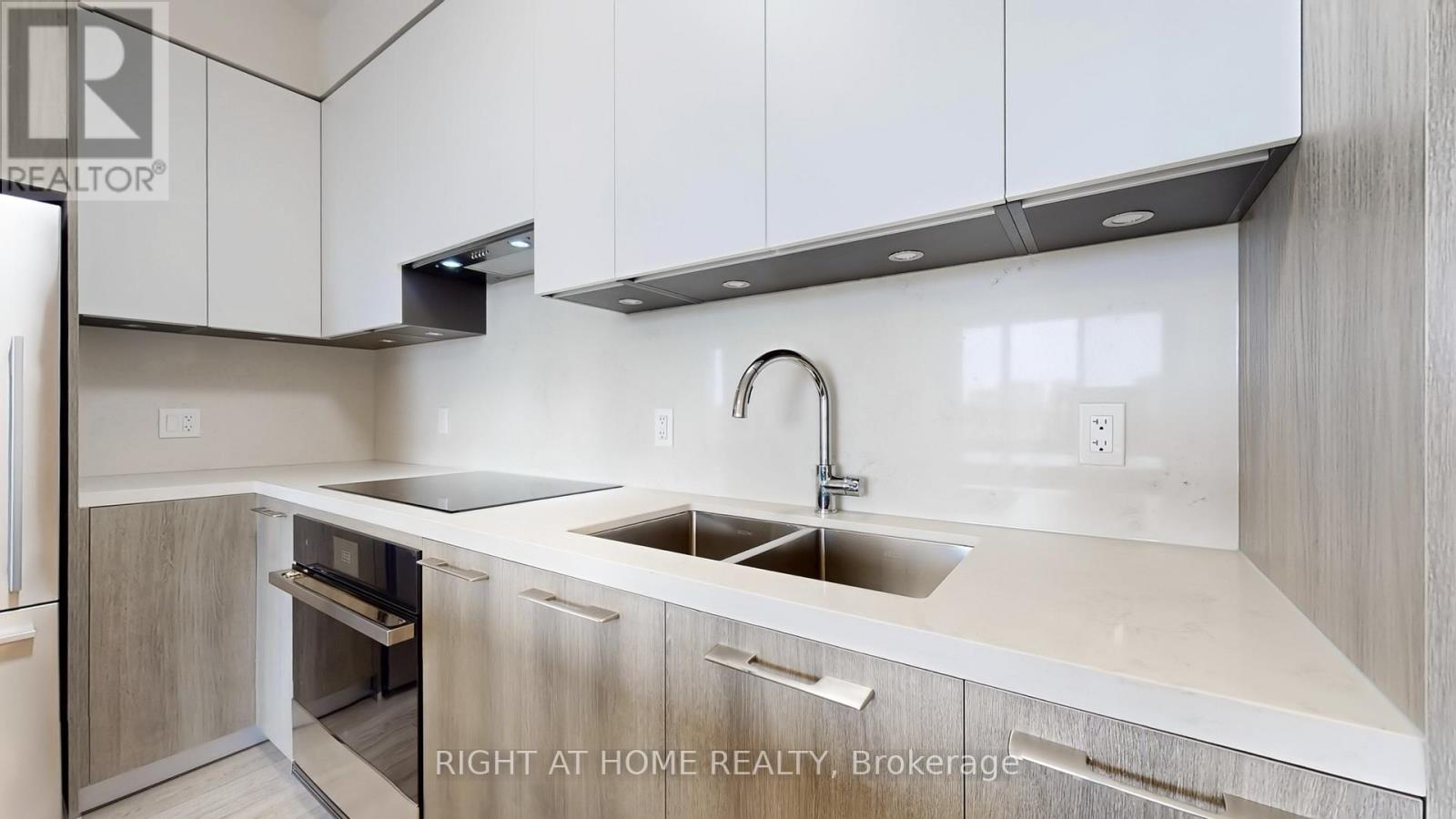 807 - 38 Water Walk Drive, Markham, Ontario  L3R 6M8 - Photo 14 - N12467385