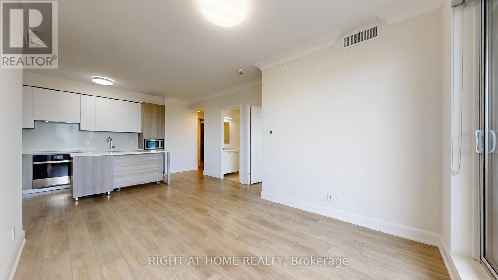 807 - 38 Water Walk Drive, Markham, Ontario  L3R 6M8 - Photo 5 - N12467385