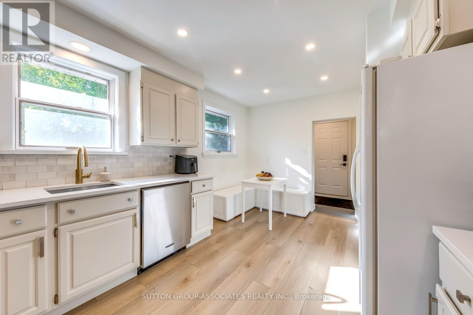 1 Laurentide Avenue, Aurora, Ontario  L4G 3B3 - Photo 10 - N12467392
