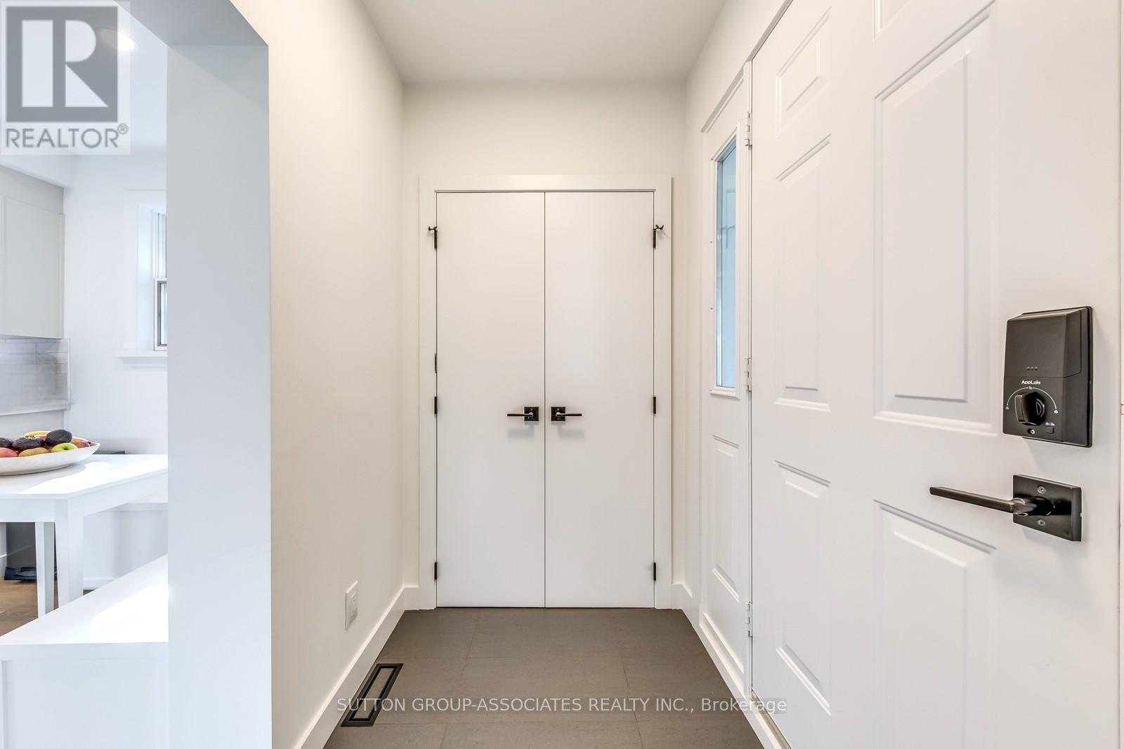 1 Laurentide Avenue, Aurora, Ontario  L4G 3B3 - Photo 3 - N12467392