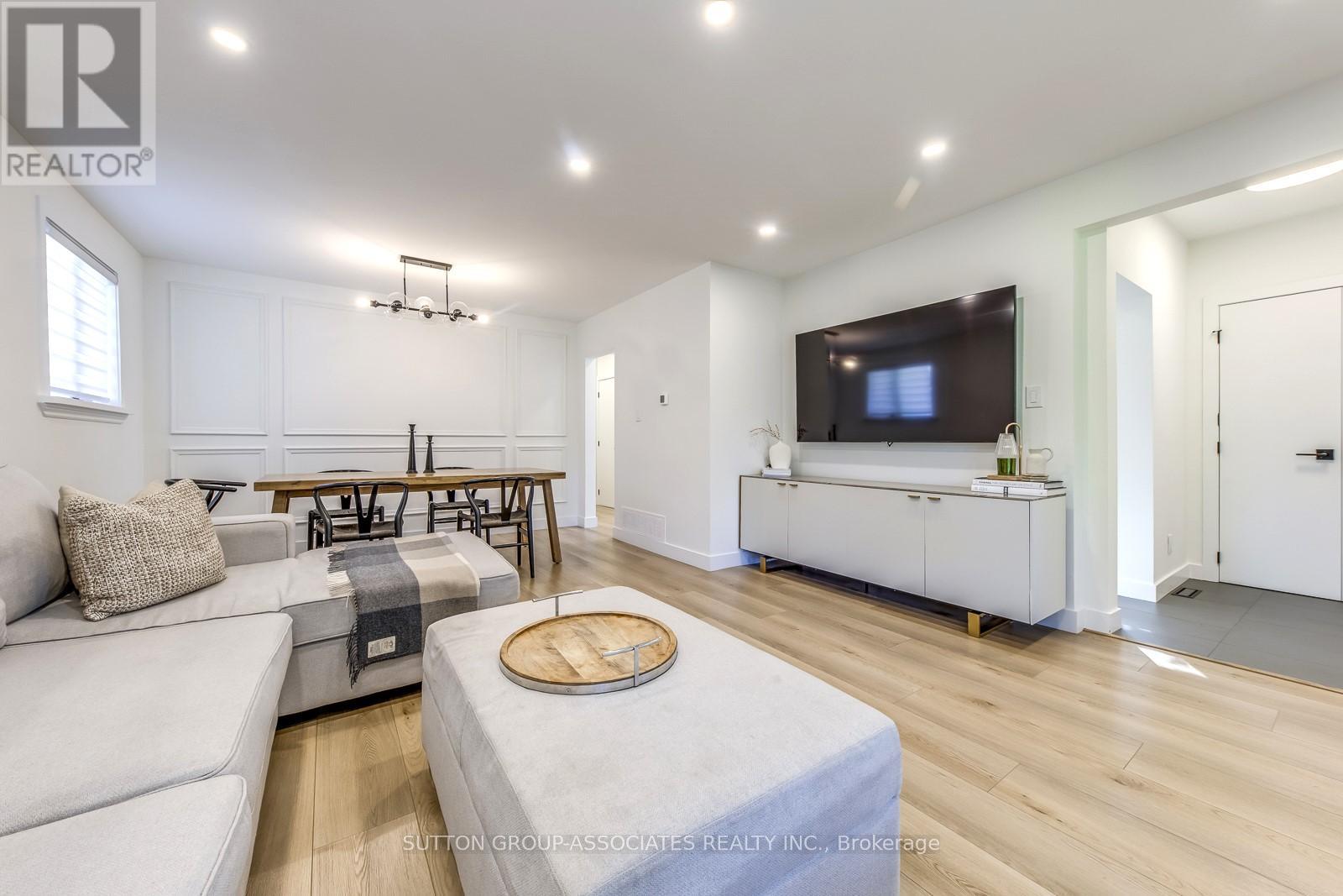 1 Laurentide Avenue, Aurora, Ontario  L4G 3B3 - Photo 4 - N12467392