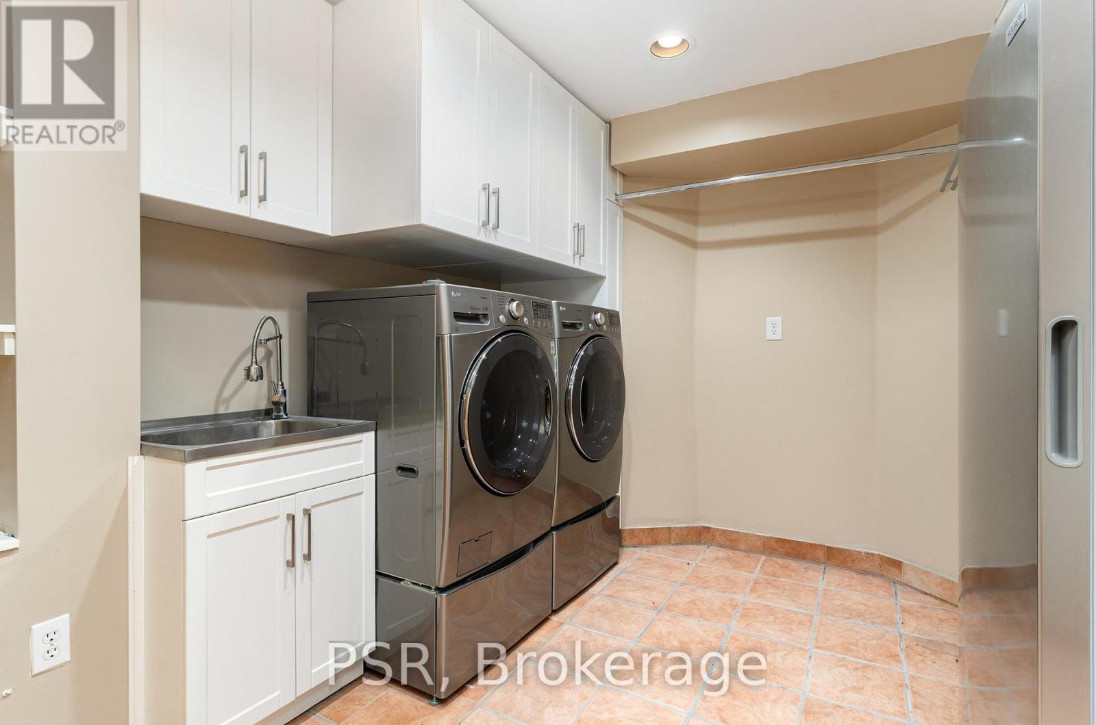 17 - 1010 Cristina Court, Mississauga, Ontario  L5J 4T7 - Photo 23 - W12467372
