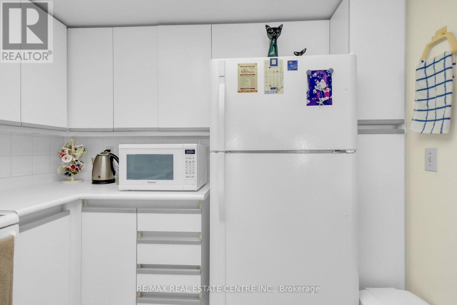 702 - 335 Webb Drive, Mississauga, Ontario  L5B 4A1 - Photo 13 - W12467373