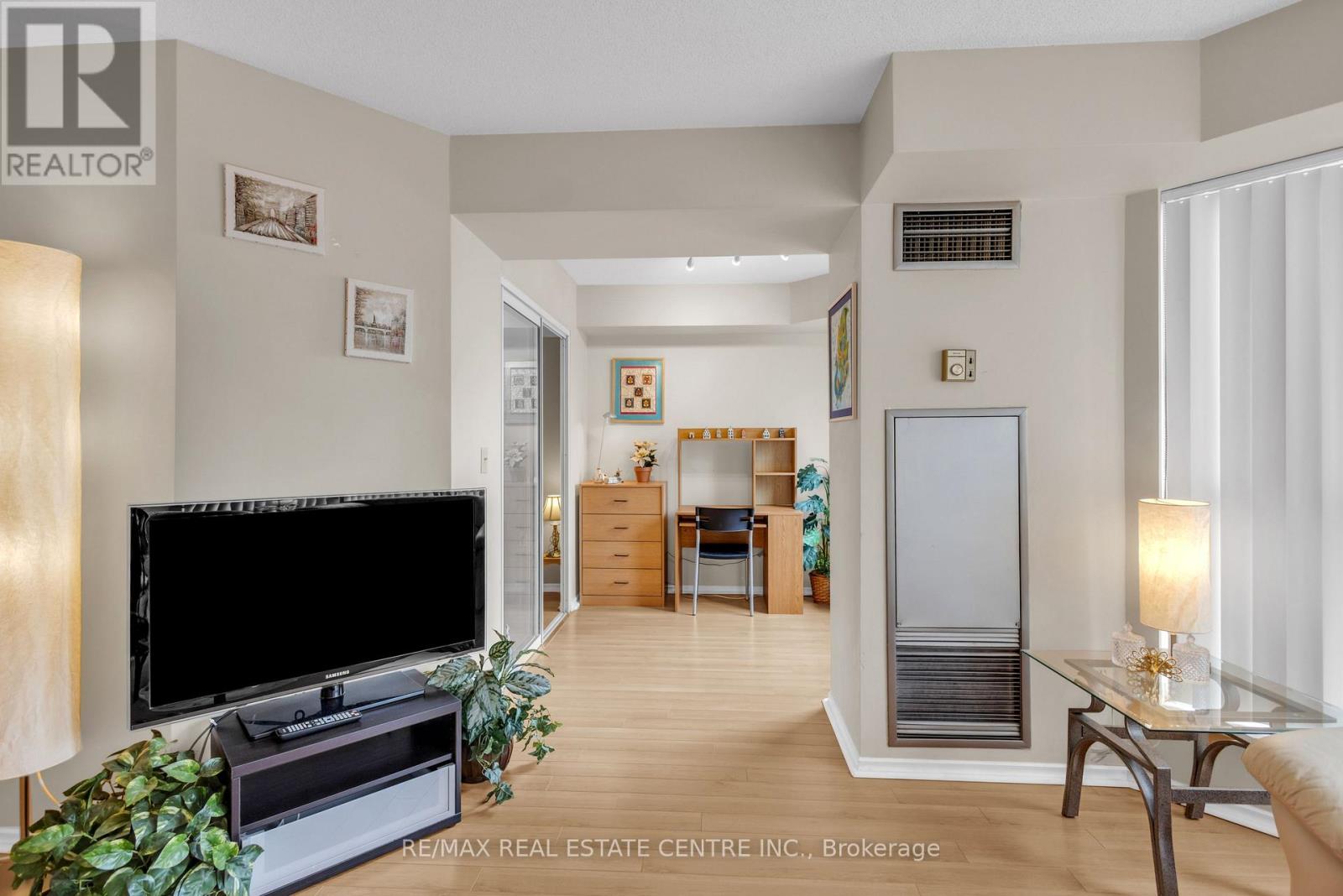 702 - 335 Webb Drive, Mississauga, Ontario  L5B 4A1 - Photo 18 - W12467373