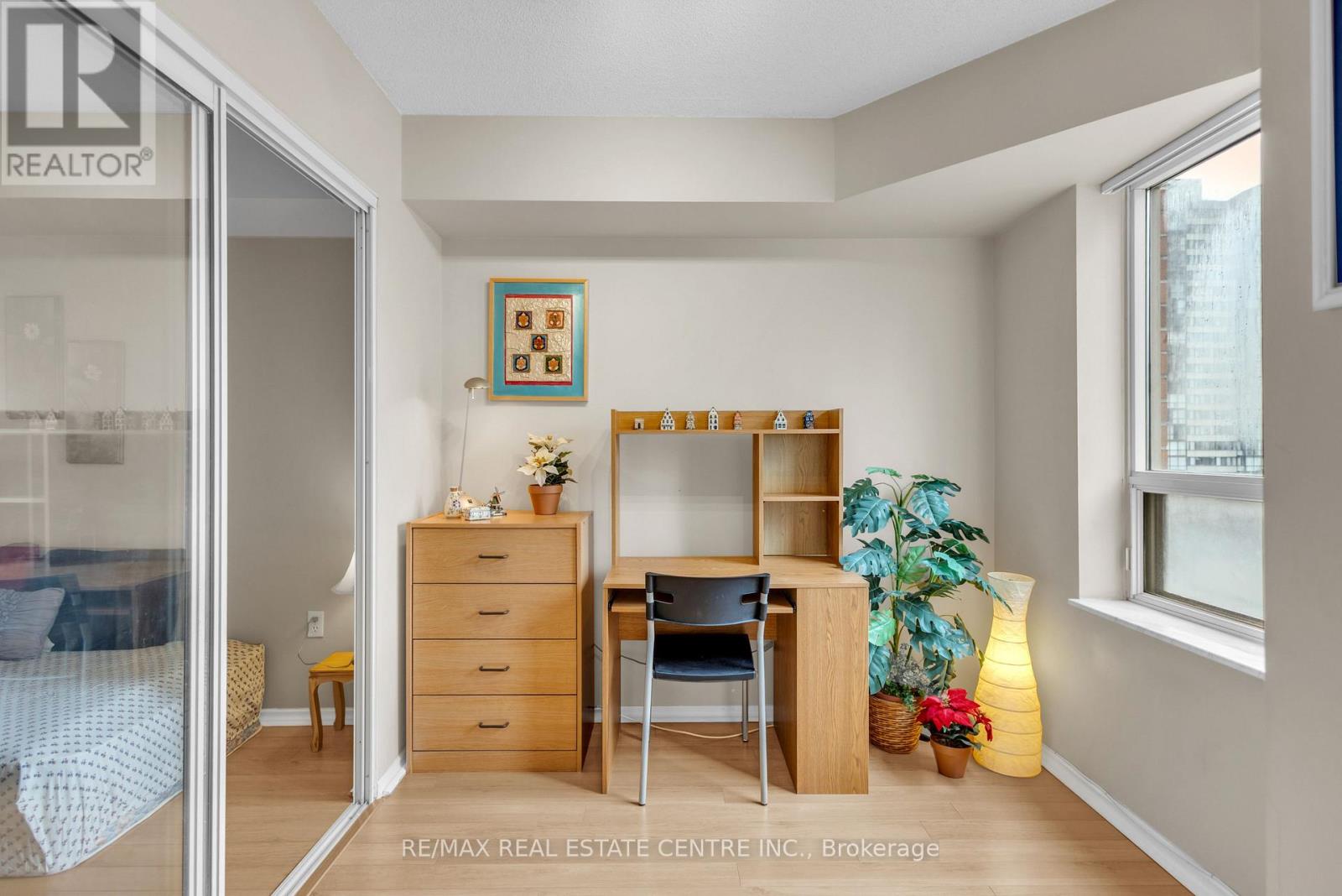 702 - 335 Webb Drive, Mississauga, Ontario  L5B 4A1 - Photo 20 - W12467373