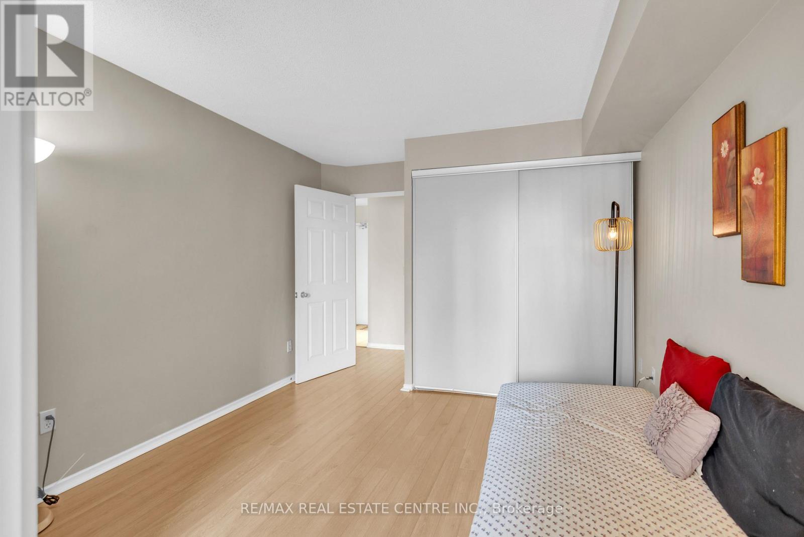 702 - 335 Webb Drive, Mississauga, Ontario  L5B 4A1 - Photo 21 - W12467373