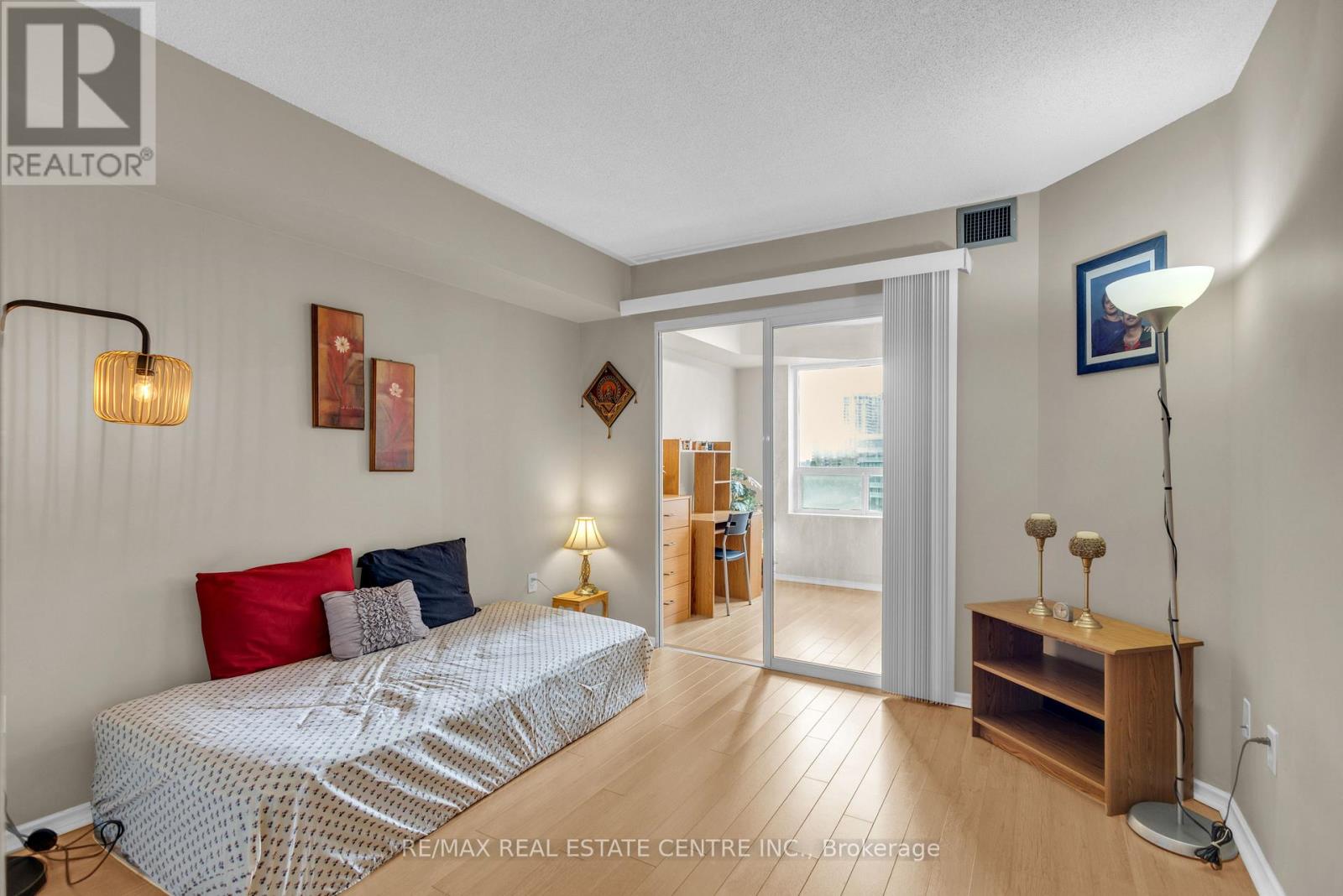702 - 335 Webb Drive, Mississauga, Ontario  L5B 4A1 - Photo 22 - W12467373