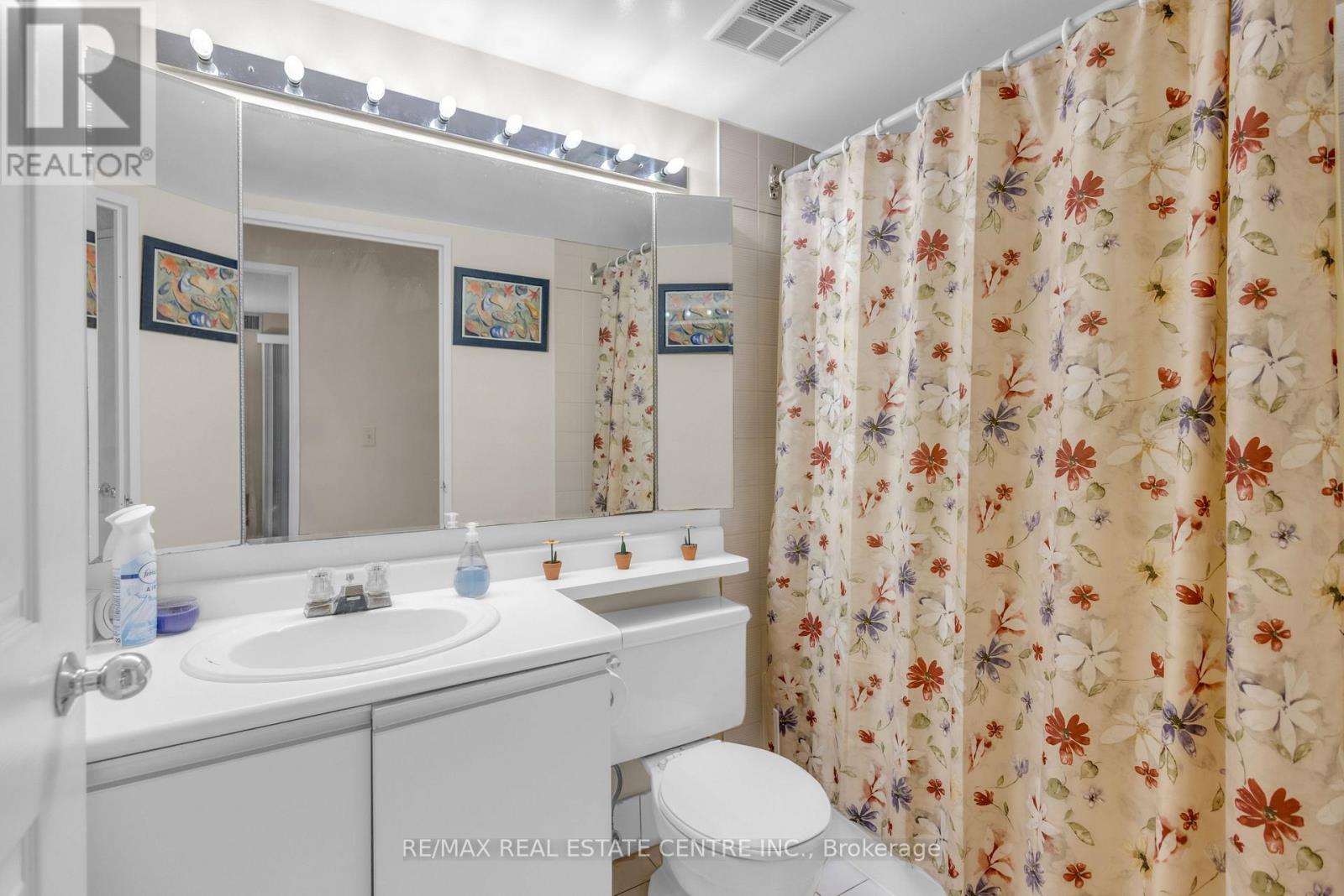 702 - 335 Webb Drive, Mississauga, Ontario  L5B 4A1 - Photo 23 - W12467373