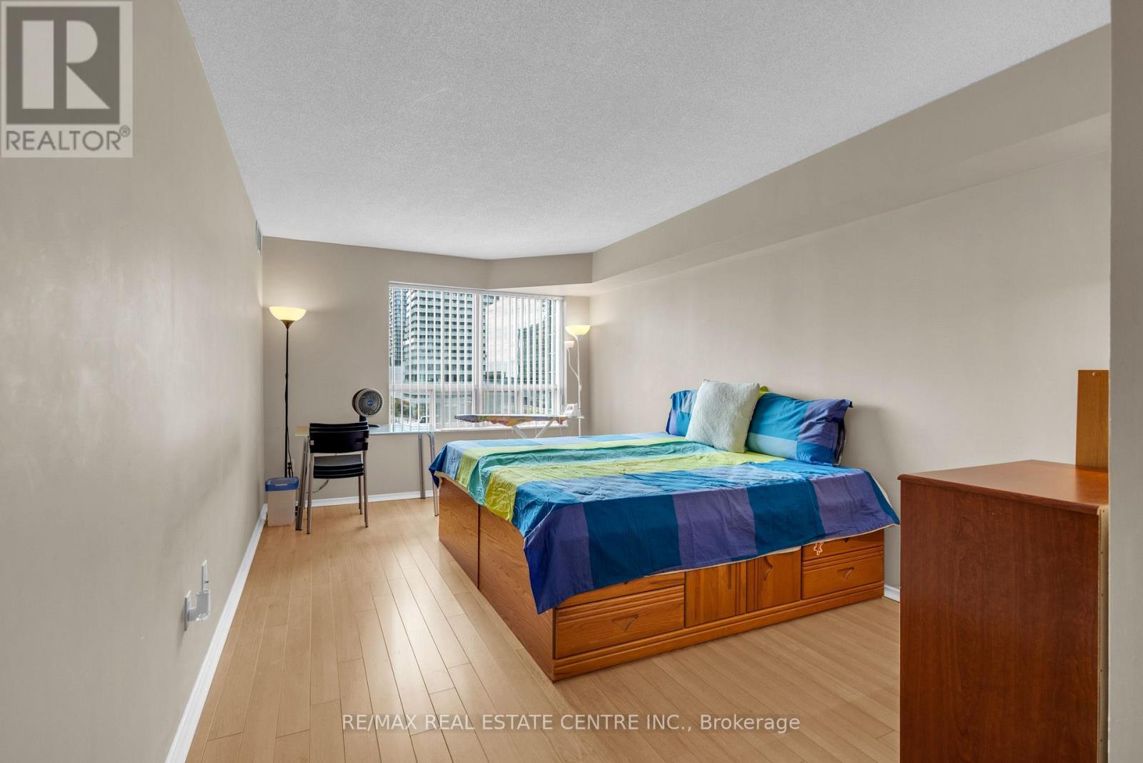 702 - 335 Webb Drive, Mississauga, Ontario  L5B 4A1 - Photo 24 - W12467373