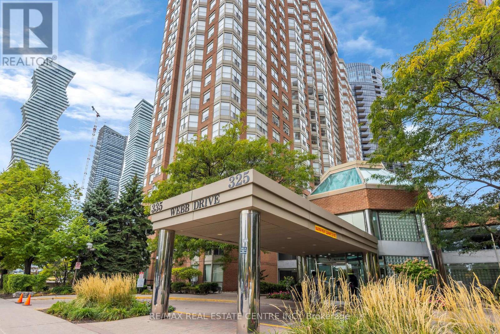 702 - 335 Webb Drive, Mississauga, Ontario  L5B 4A1 - Photo 3 - W12467373