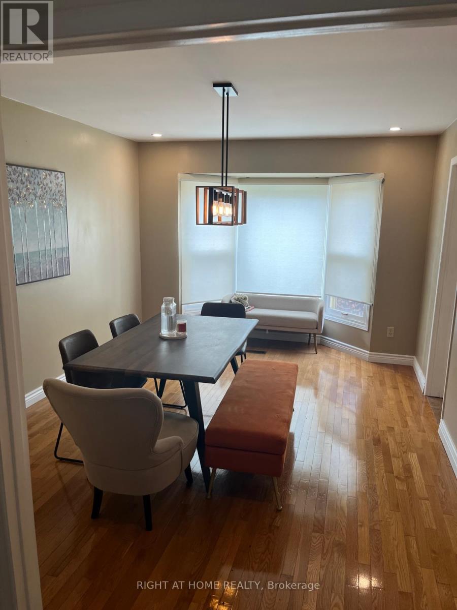 Upper - 6713 Mockingbird Lane, Mississauga, Ontario  L5N 5J8 - Photo 3 - W12467381
