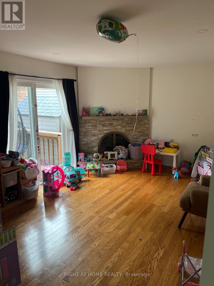 Upper - 6713 Mockingbird Lane, Mississauga, Ontario  L5N 5J8 - Photo 5 - W12467381