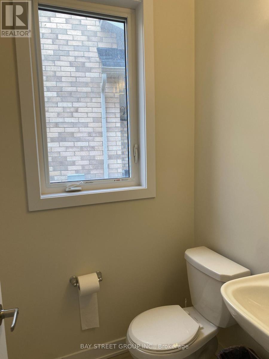 215 Aviron Crescent, Welland, Ontario  L3B 0M5 - Photo 10 - X12467374