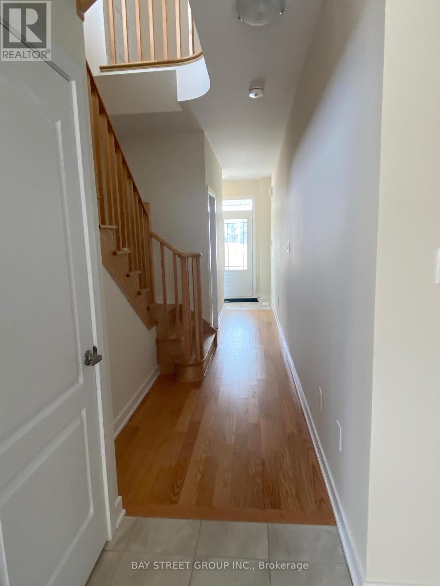 215 Aviron Crescent, Welland, Ontario  L3B 0M5 - Photo 11 - X12467374