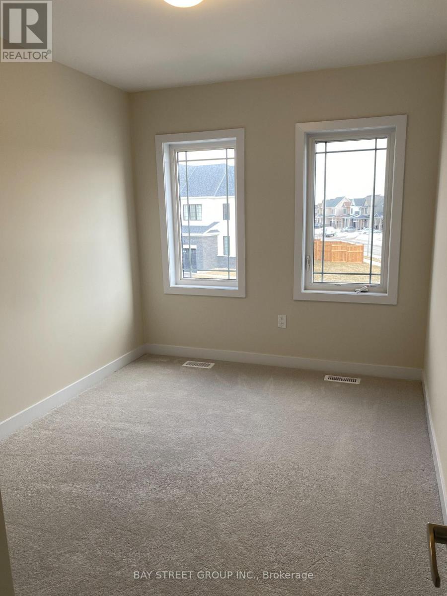 215 Aviron Crescent, Welland, Ontario  L3B 0M5 - Photo 13 - X12467374